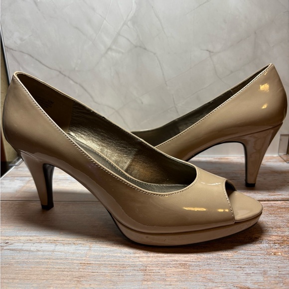 Bandolino Rainna Beige Heels size 10 - Picture 2 of 10